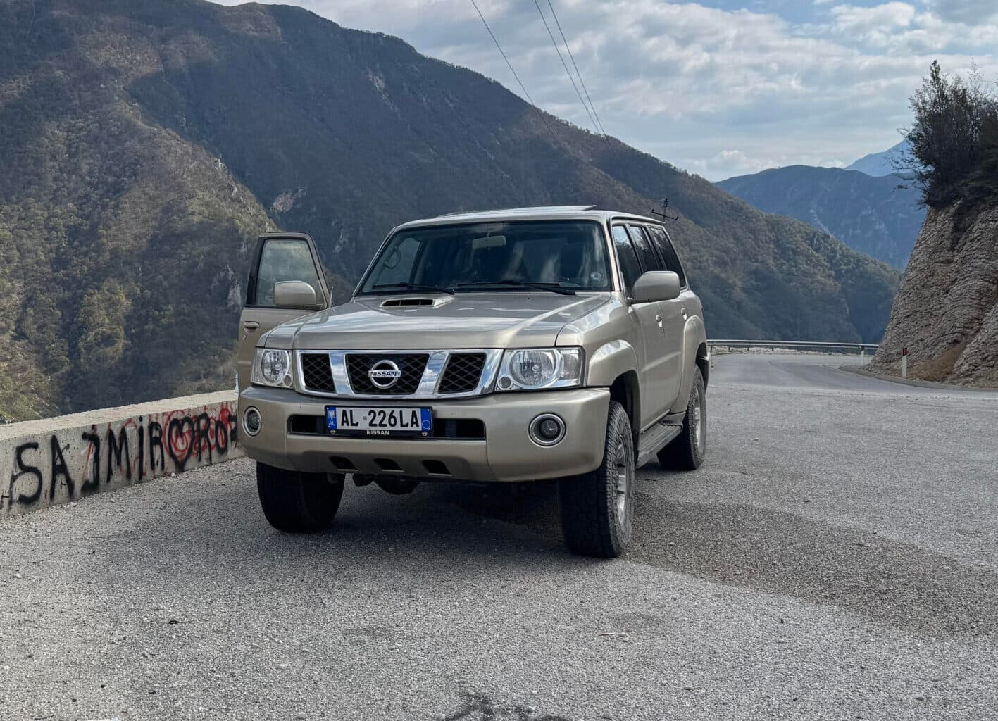 Nissan Patrol 4×4 Manual (Basic) 7 Seater — thumbnail 4